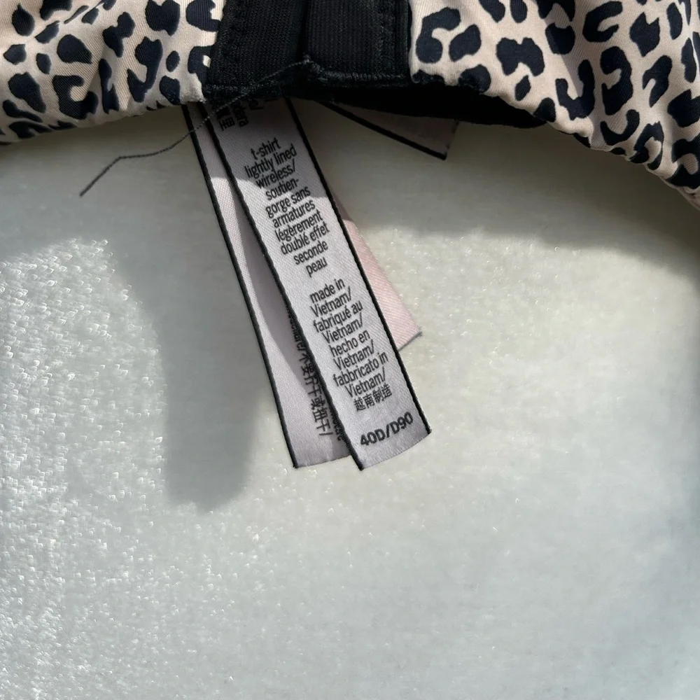 Victoria's Secret Leopard Print Bra T-shirt, lightly lined, wireless, 40D - Picture 2 of 2